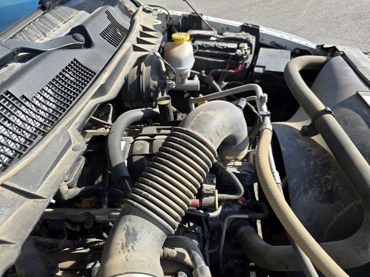 2020-ram-1500-classic-image-31