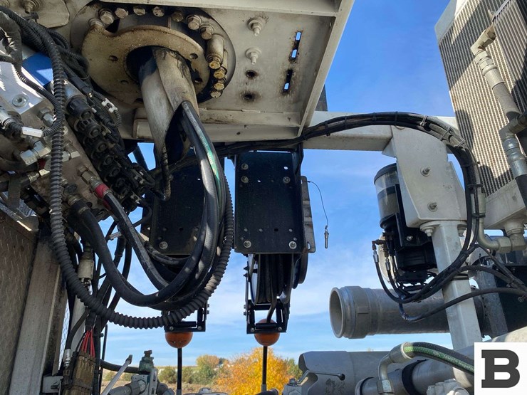 2017-mack-granite-gu713-image-32