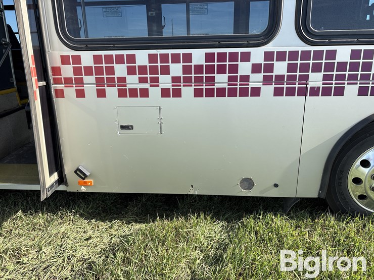 2009-gillig-low-floor-image-17