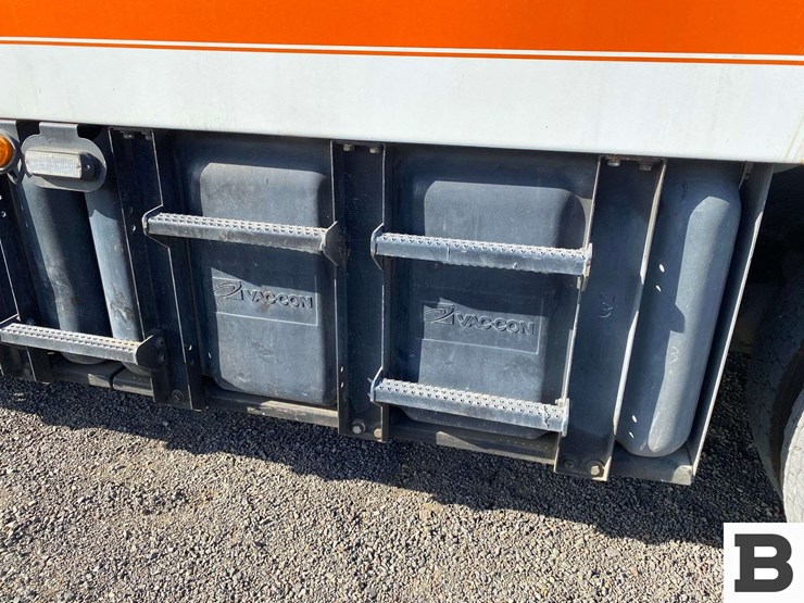 2017-mack-granite-gu713-image-37