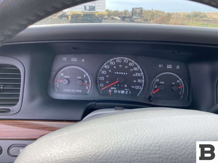 2005-ford-crown-victoria-sedan-image-20