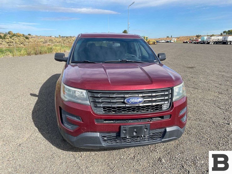 2016-ford-explorer-image-9