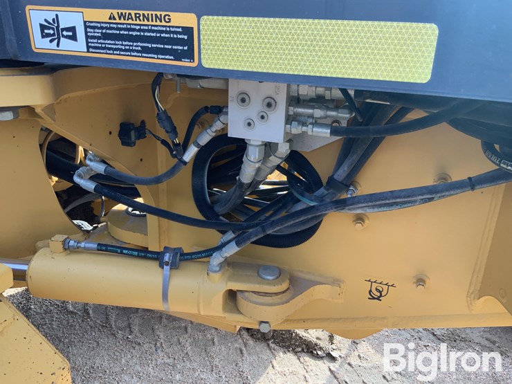 2011-deere-770g-image-13