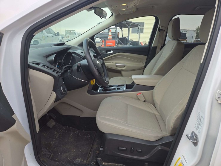 2018-ford-escape-se-image-12