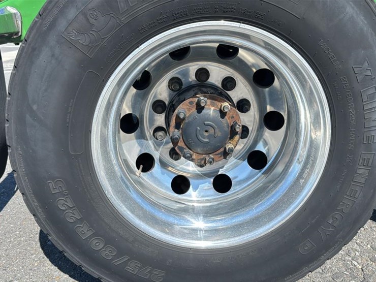 2023-peterbilt-579-image-25