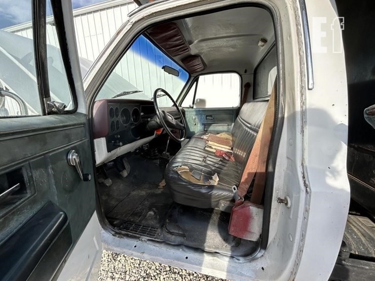 1982-chevrolet-custom-deluxe-30-image-4