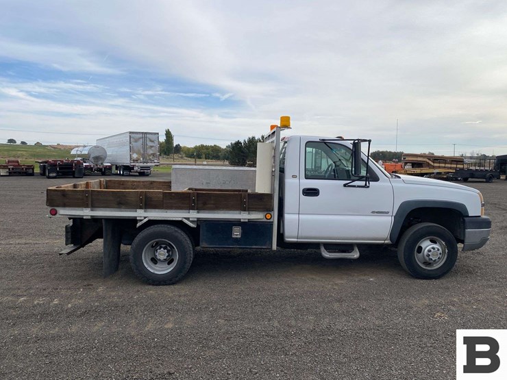 2004-chevrolet-silverado-3500-image-6