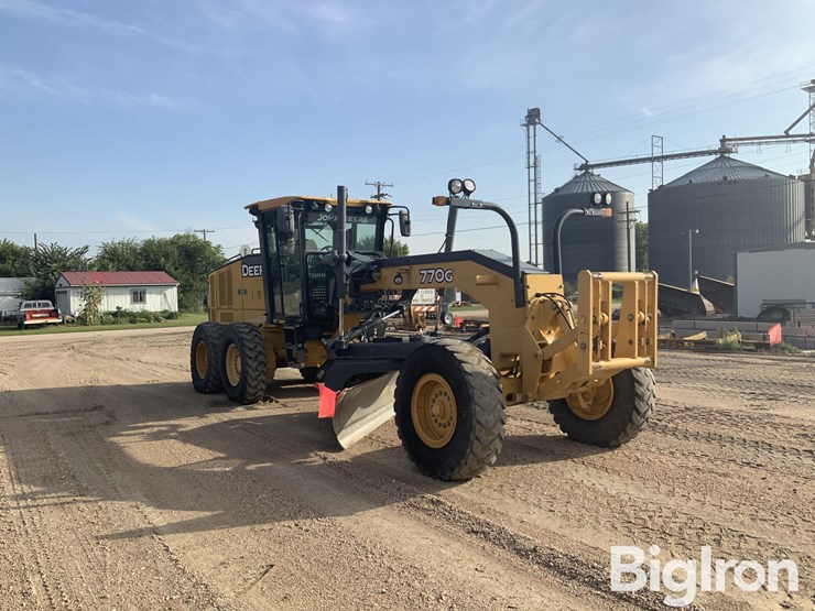 2011-deere-770g-image-3