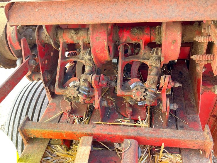 new-holland-275-image-18