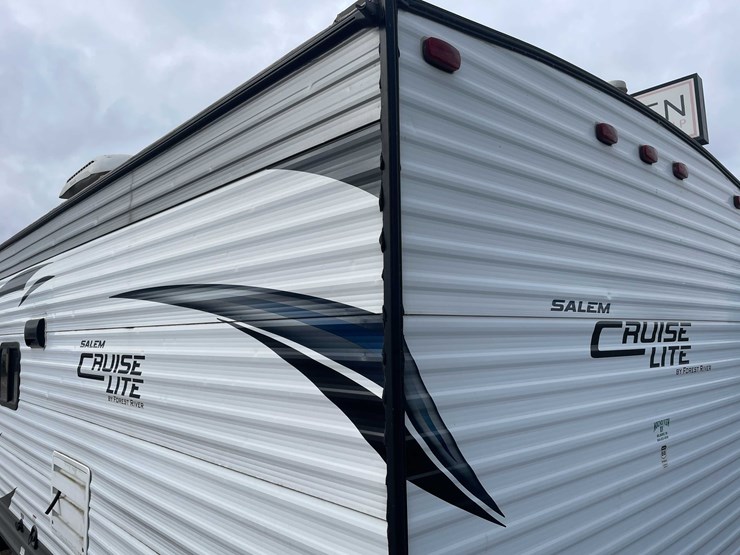 #1378-•-2015-salem-cruise-lite-camper-(no-title)-(of)-image-31