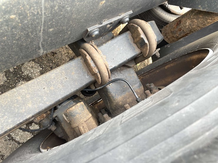 #1372-•-2014-volvo-sleeper-semi-(has-wi-title)-(of)-image-95