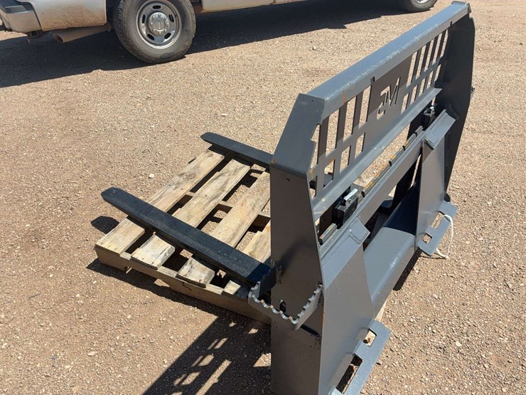 skid-steer-pallet-forks-image-4