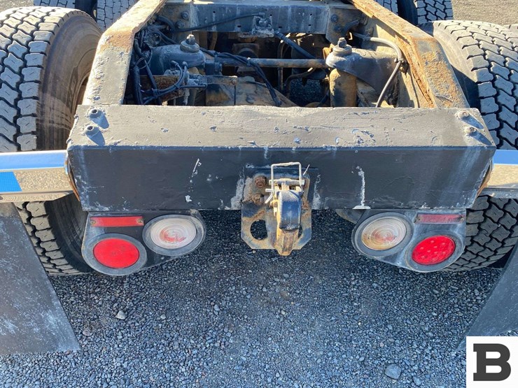 2013-peterbilt-367-image-26