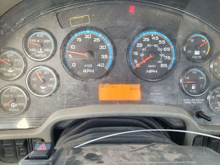 2013-international-harvester-sx525-truck-bucket-truck-image-26