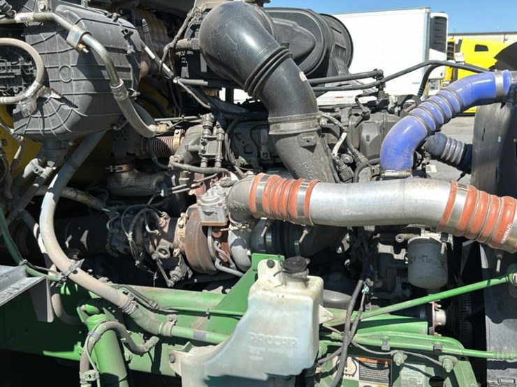 2023-peterbilt-579-image-29