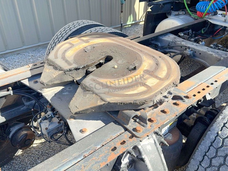 2017-peterbilt-579-image-25