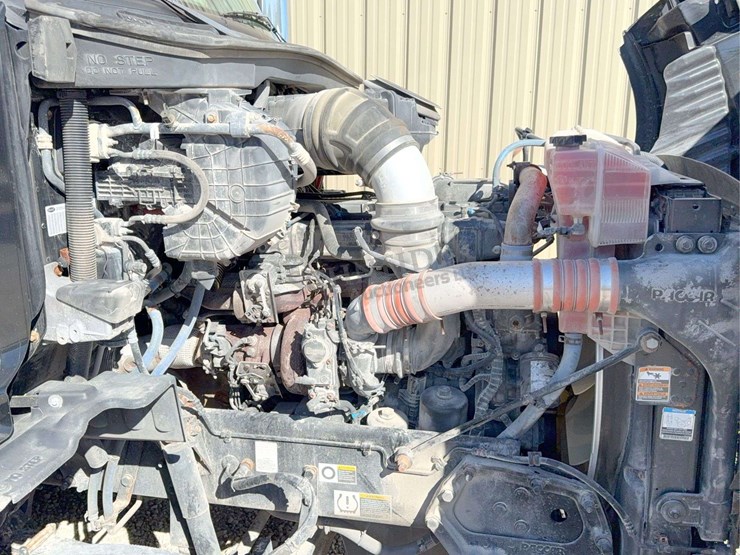 2017-peterbilt-579-image-44