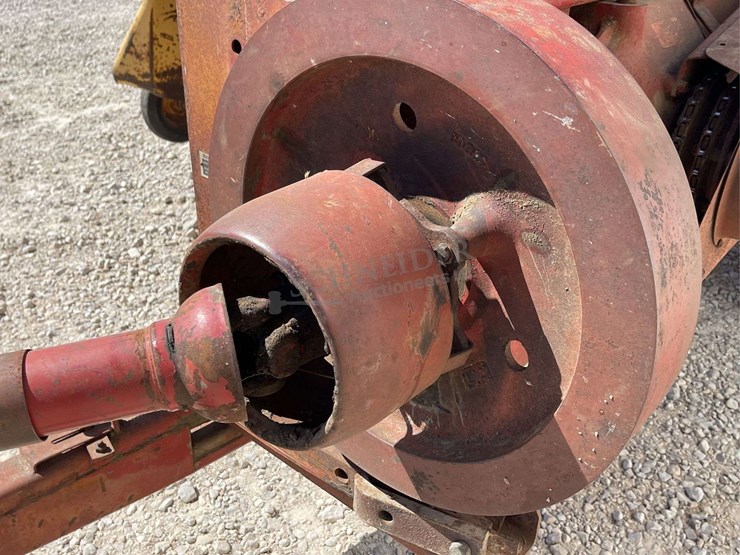 new-holland-275-image-23