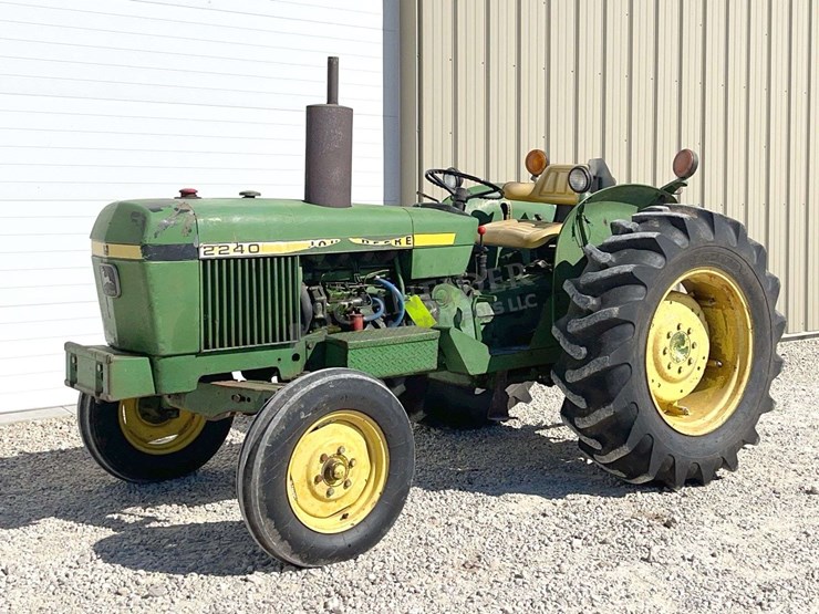john-deere-2240-image-2