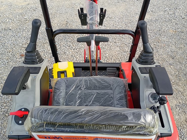 #l57-001-•-2025-tpm-16-mini-excavator-(gasoline)-image-12