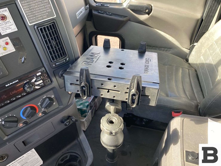 2017-mack-granite-gu713-image-76