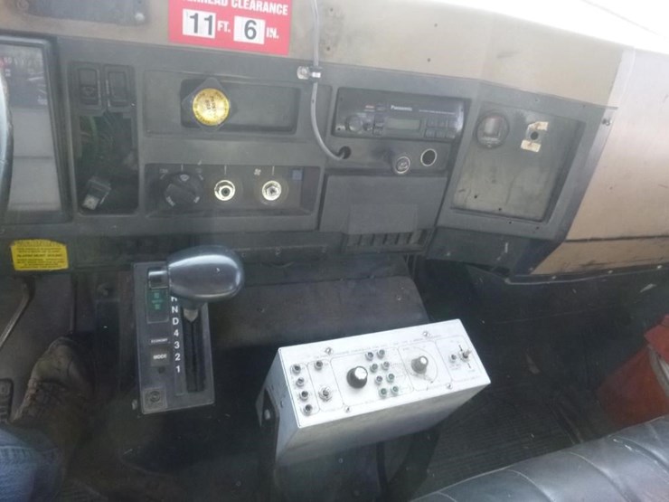 1995-international-4700-image-15