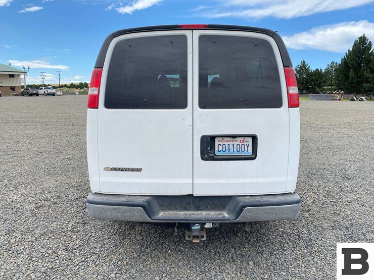 2019-chevrolet-express-3500-image-4