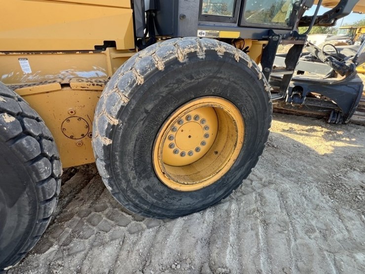 2011-deere-772gp-image-29