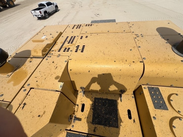 2018-deere-670g-lc-image-39