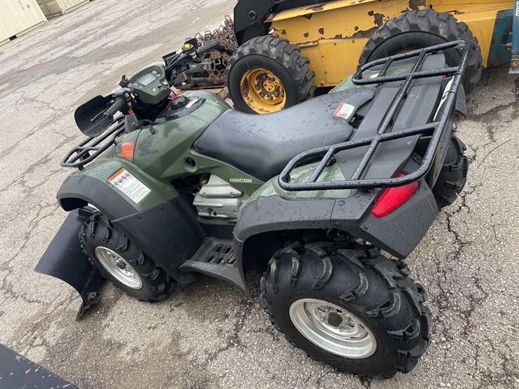 #1381-•-2005-honda-atv-with-snow-plow-(has-registration)-(of)-image-9