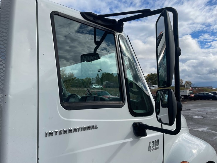 2003-international-durastar-4300-image-21