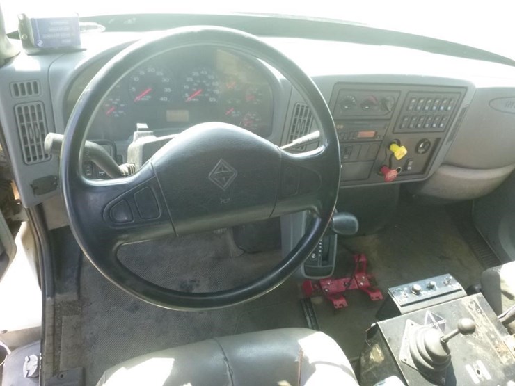 2003-international-7400-image-14