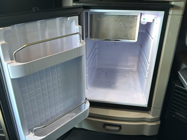 2023-peterbilt-579-image-59