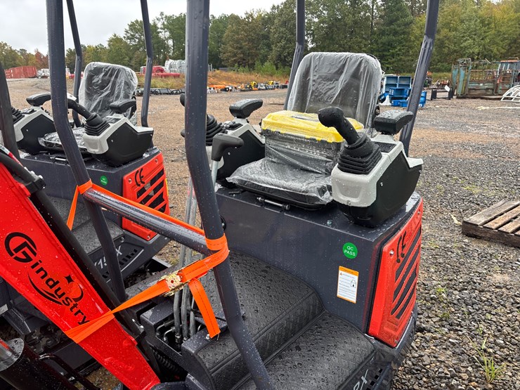 #6-•-cfg-industrial-mx15rx-mini-excavator-image-7