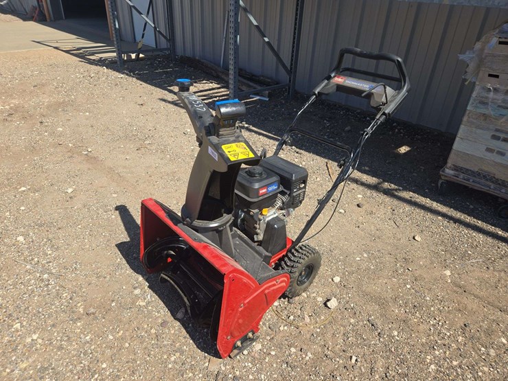 toro-snow-blower-image-1