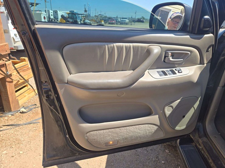 2005-toyota-sequoia-limited-image-8