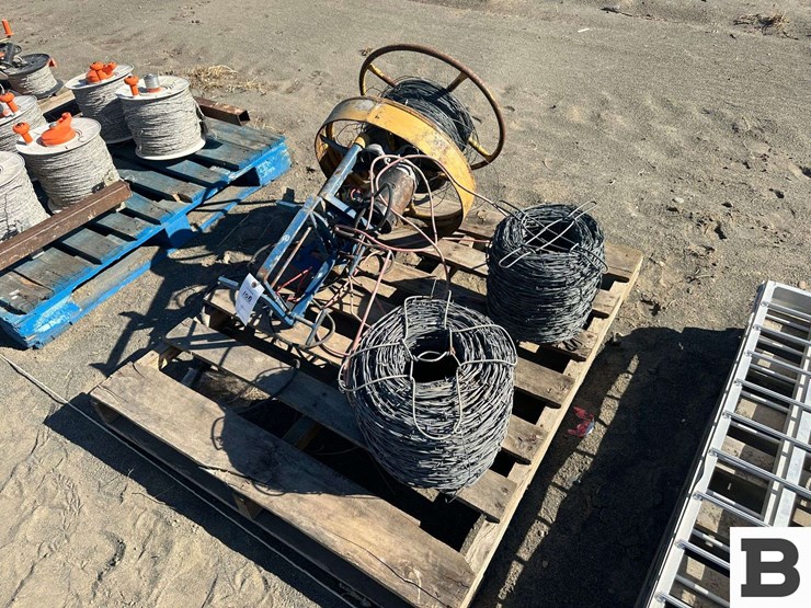 wire-fence-roller,-barb-wire-image-4