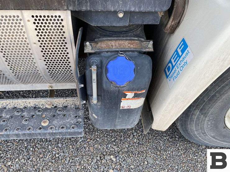 2014-hino-268-image-31