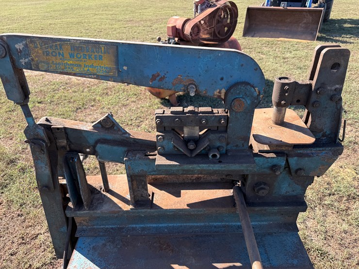 #30-•-#249-•-dvorak-hydraulic-iron-worker-image-7