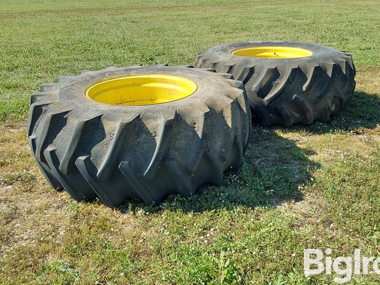 armstrong-/-firestone-24.5x32-bar-tires-on-john-deere-rims-image-7