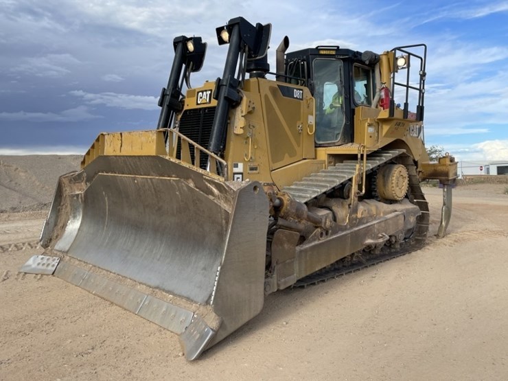 2017-caterpillar-d8t-image-1
