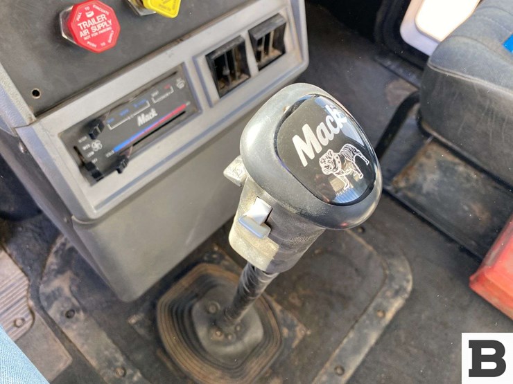 1995-mack-ch613-image-55