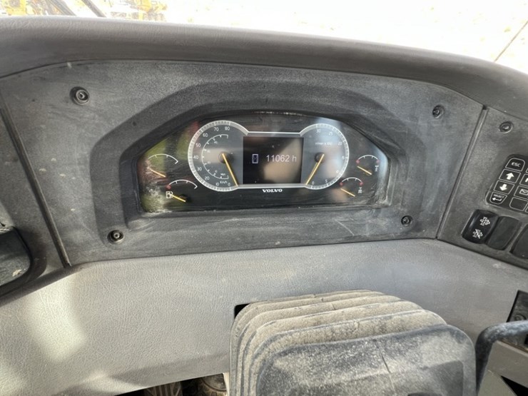 2020-volvo-a60h-image-31