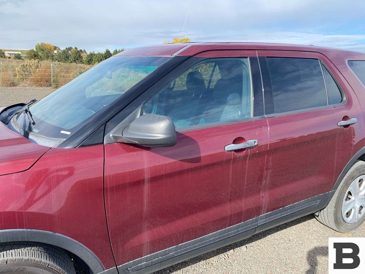 2016-ford-explorer-image-11