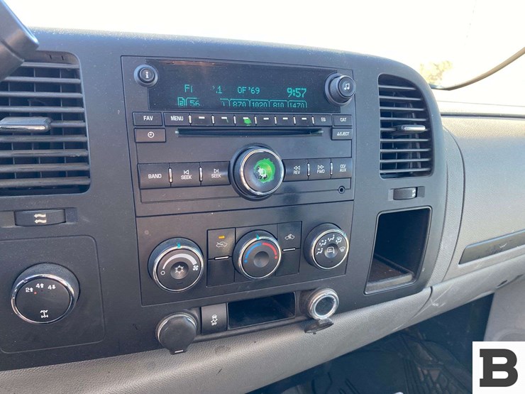 2013-chevrolet-silverado-3500-image-35