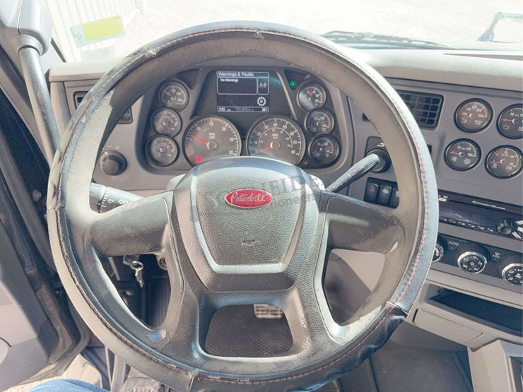 2017-peterbilt-579-image-61