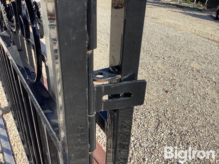 115"-steel-gates-image-17