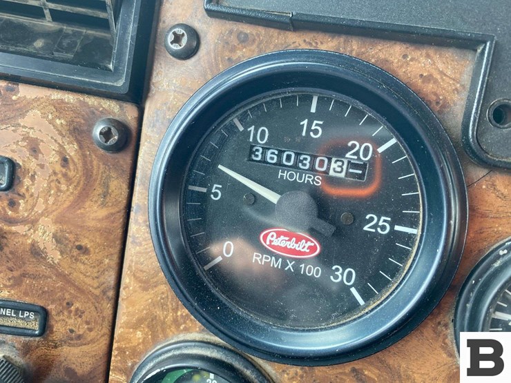 2002-peterbilt-330-image-56