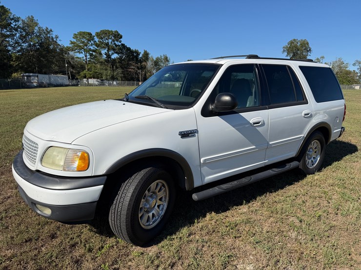 2002-ford-expedition-image-1