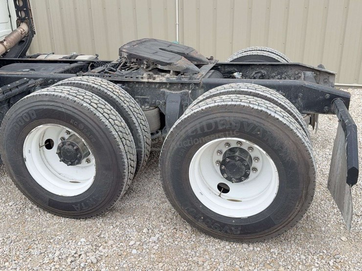 2012-freightliner-cascadia-113-image-81